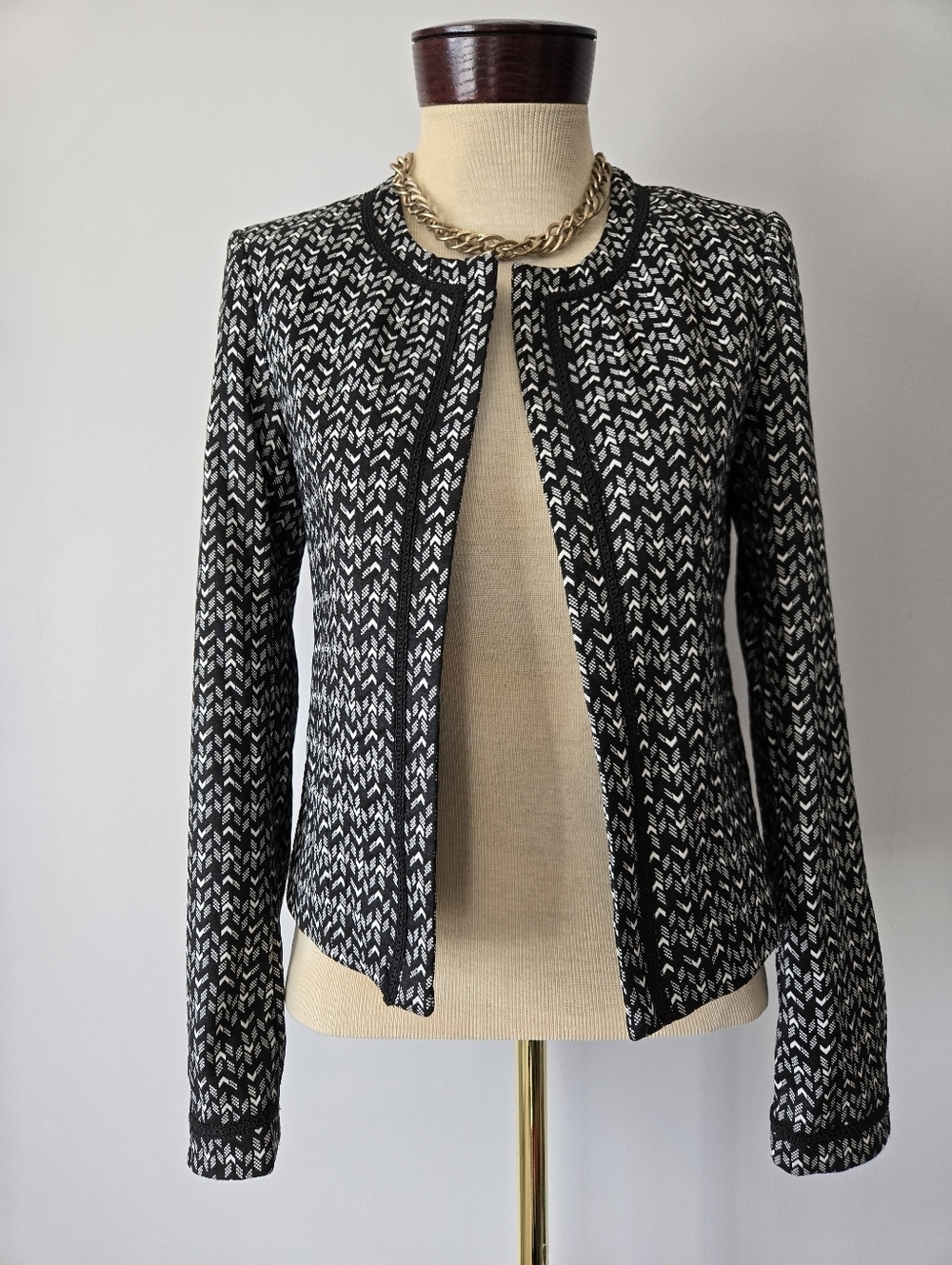 SMASHED LEMON Black & White Patterned Knit Open Front Blazer Jacket. Size 4.